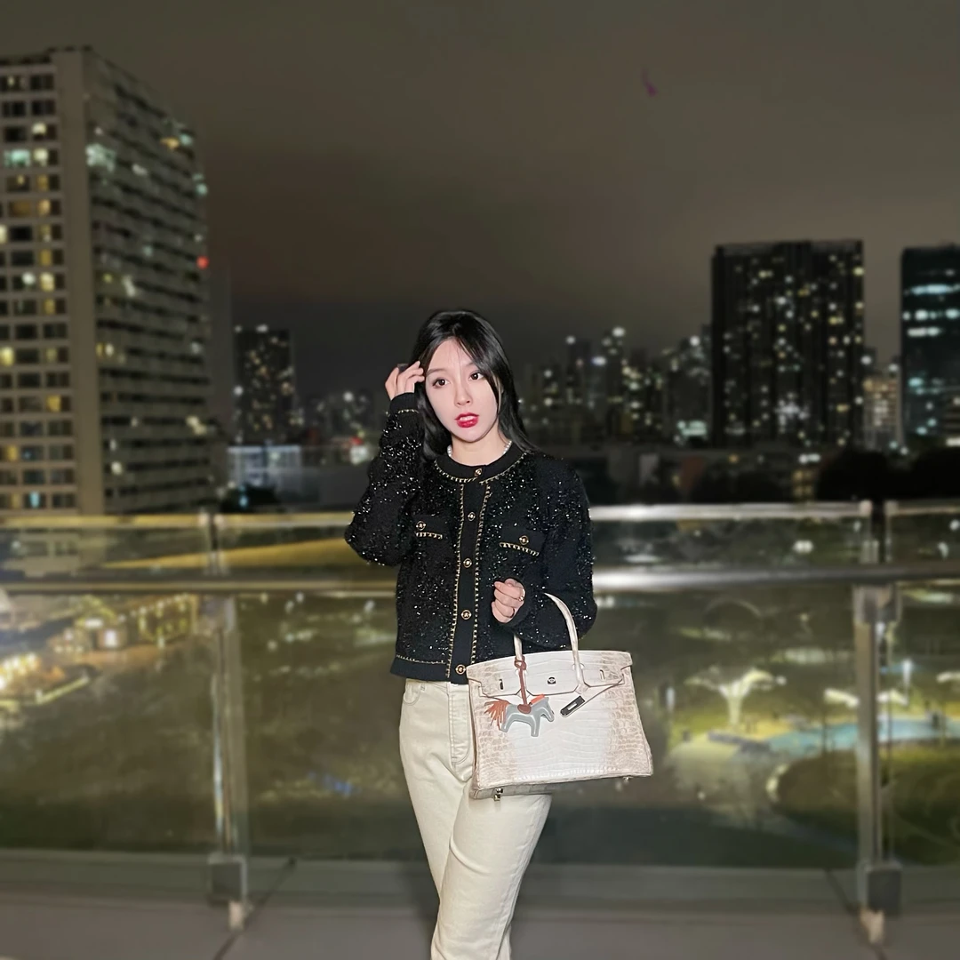 捡漏【不退换】女时尚名媛小香风黑色圆领羽毛金线开衫短外套