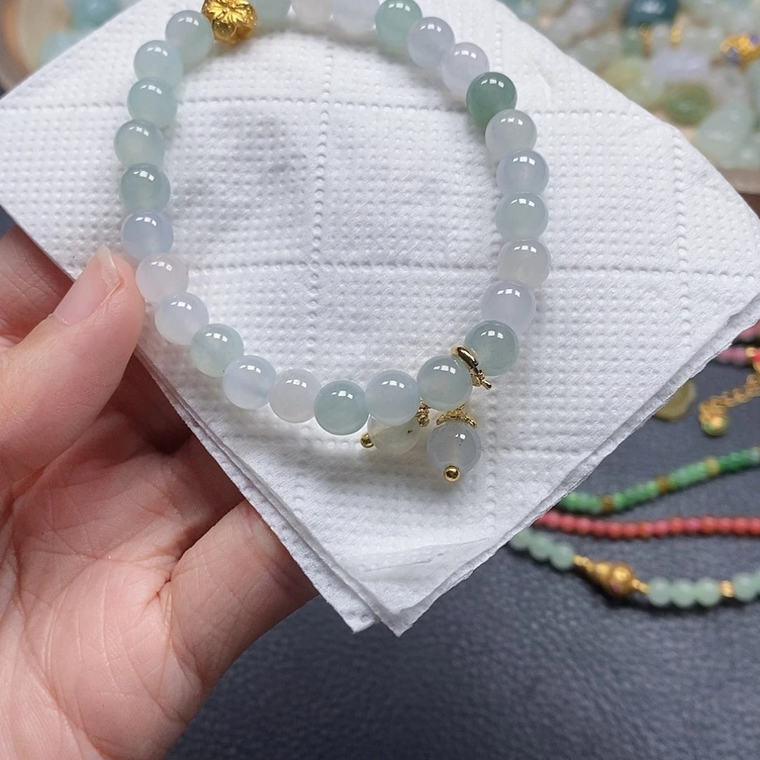 翡翠颈饰未镶嵌闪