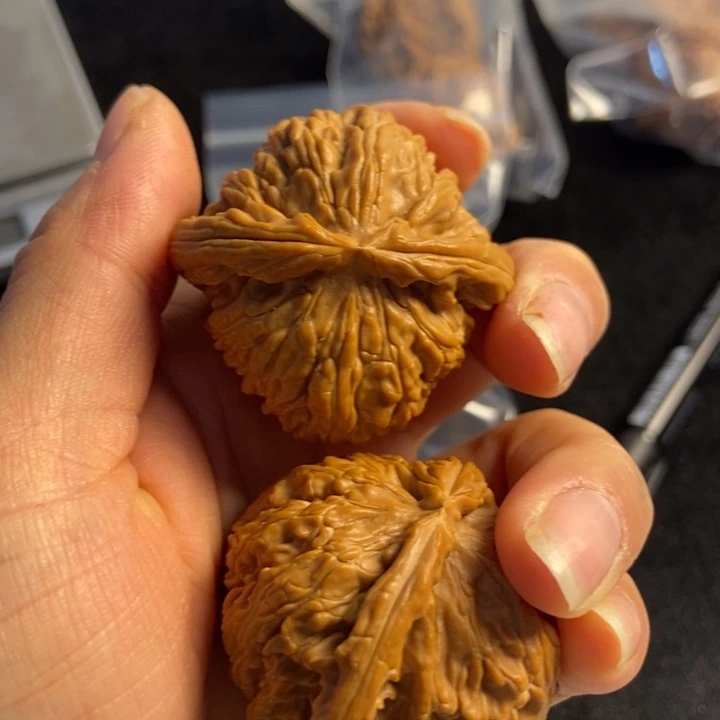 吊坠桃核闷白100100