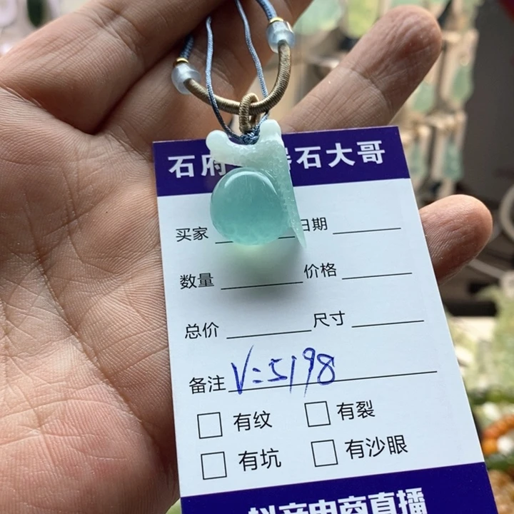 此***生未镶嵌蛇纹石玉颈饰