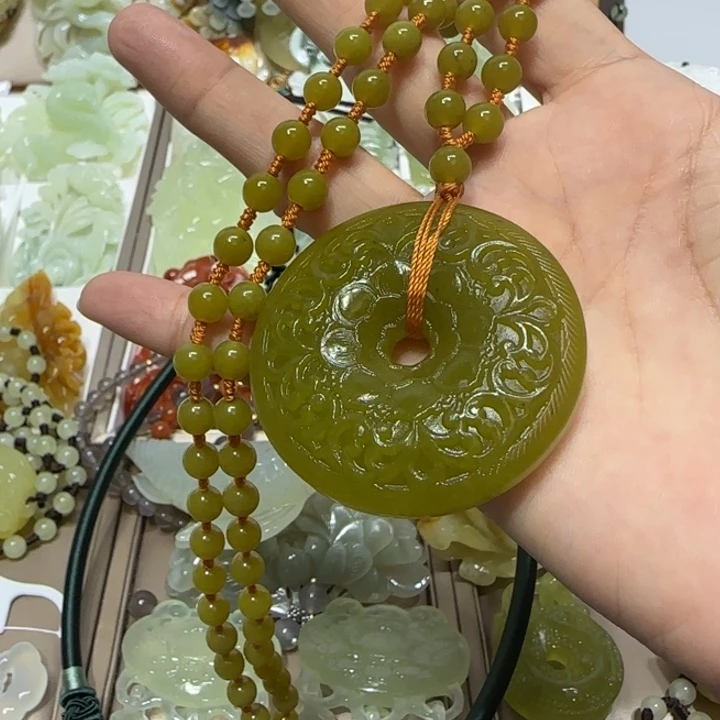 蛇纹石玉吊坠未镶嵌