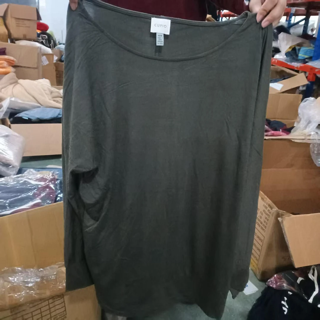 军绿色女装打底外出上衣发1