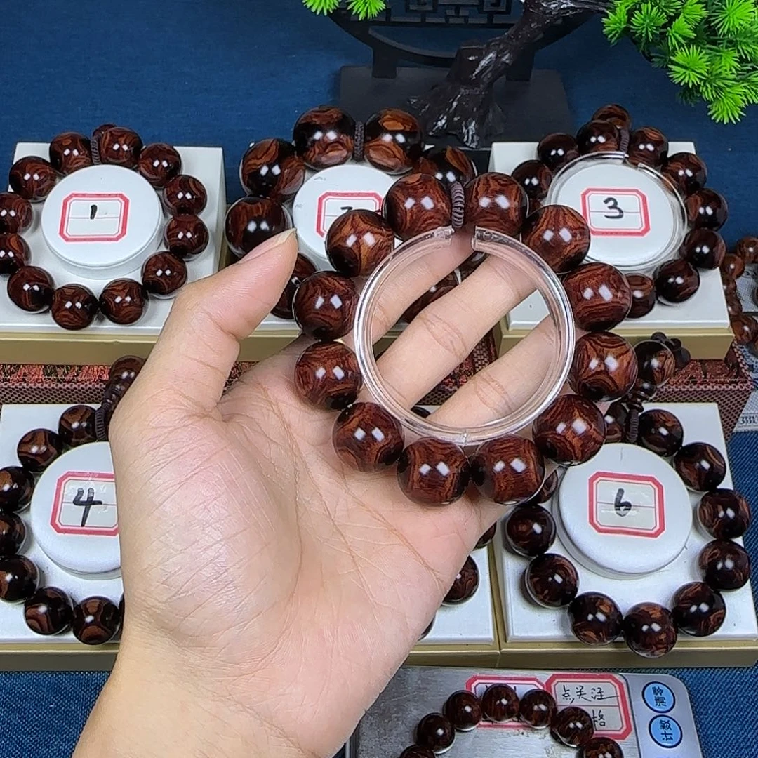 卢***欣花梨木类黄花梨2.0