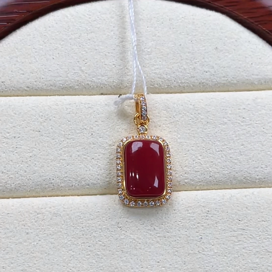 天然红珊瑚阿卡吊坠