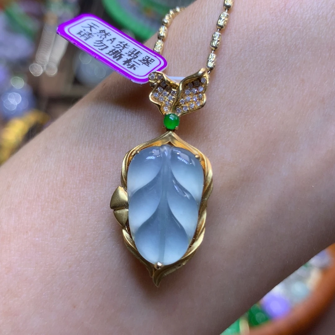 翡翠18K金镶嵌颈饰