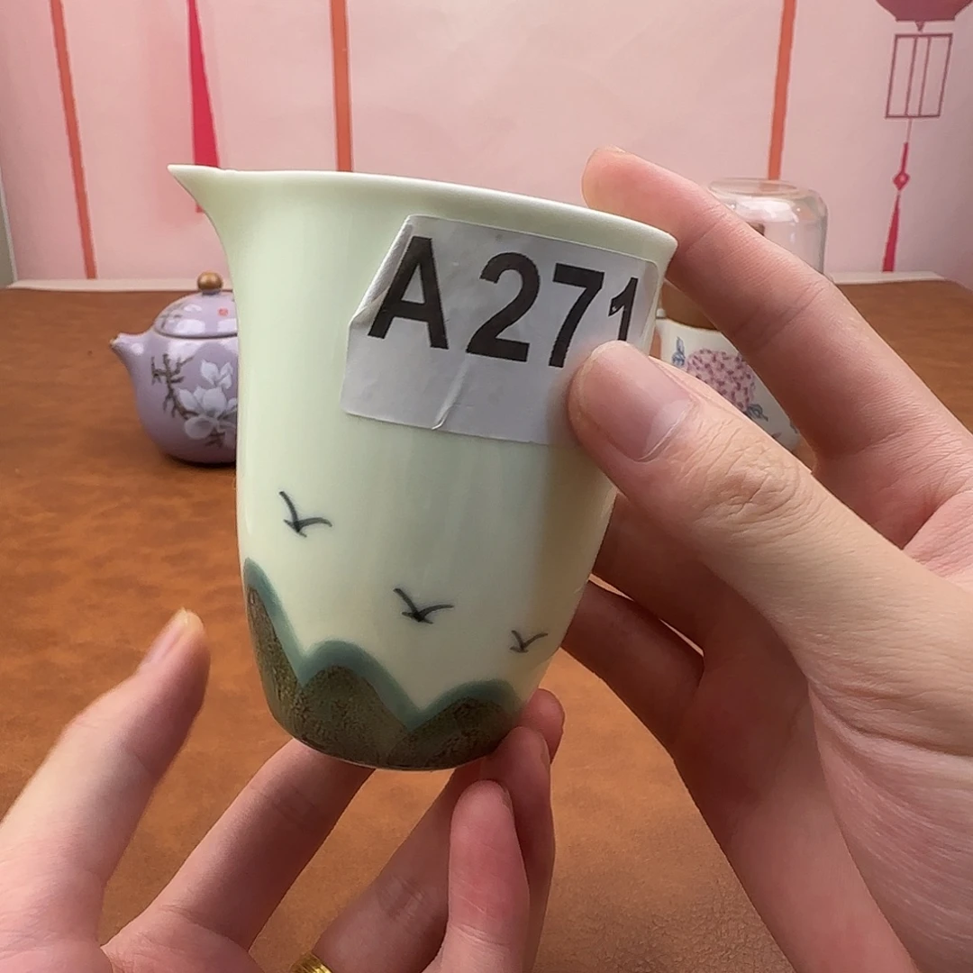 瓷片宝石黄手绘公道杯