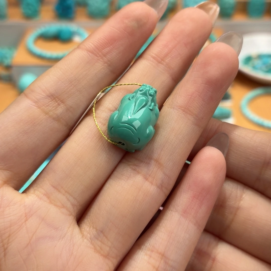 绿松石未镶嵌珠宝奇石貔貅