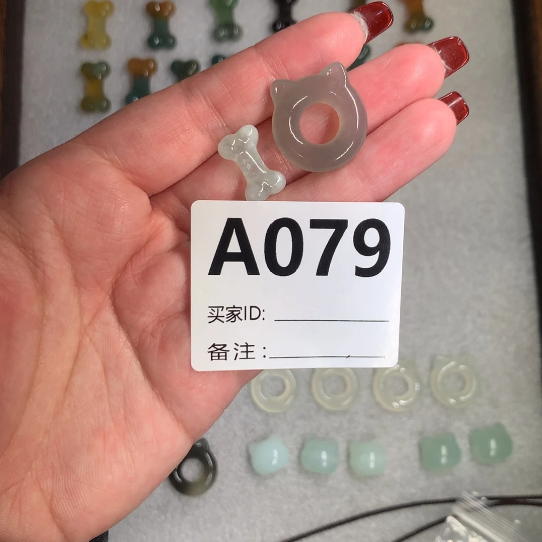 蛇纹石玉颈饰未镶嵌背***?