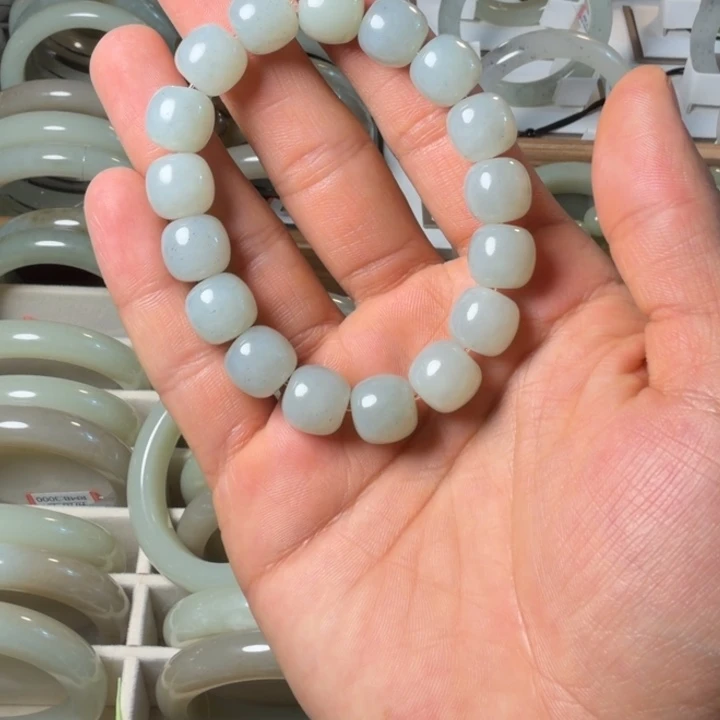 一***间和田玉（糖玉）未镶嵌手链