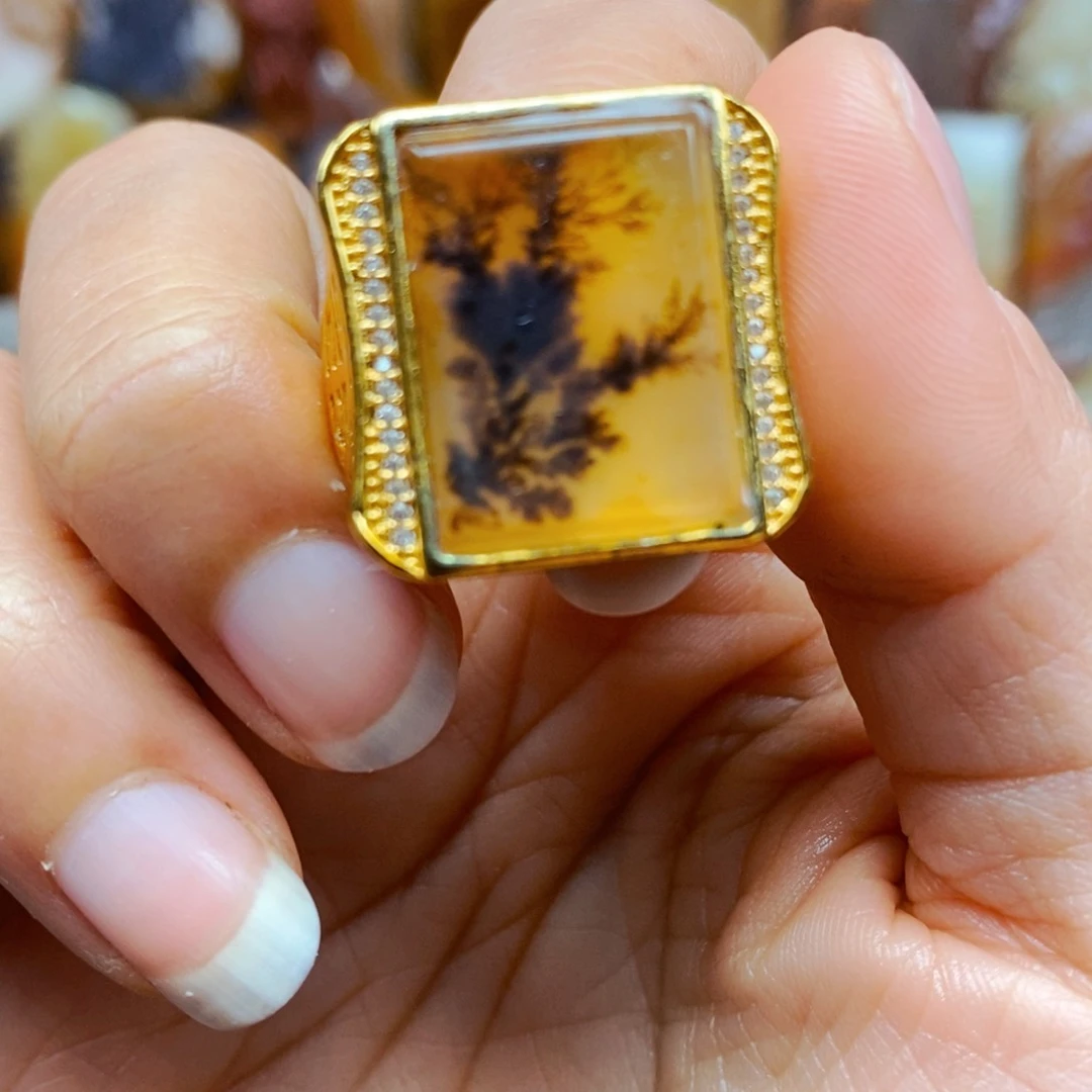 石英质玉（黄龙玉）颈饰未镶嵌