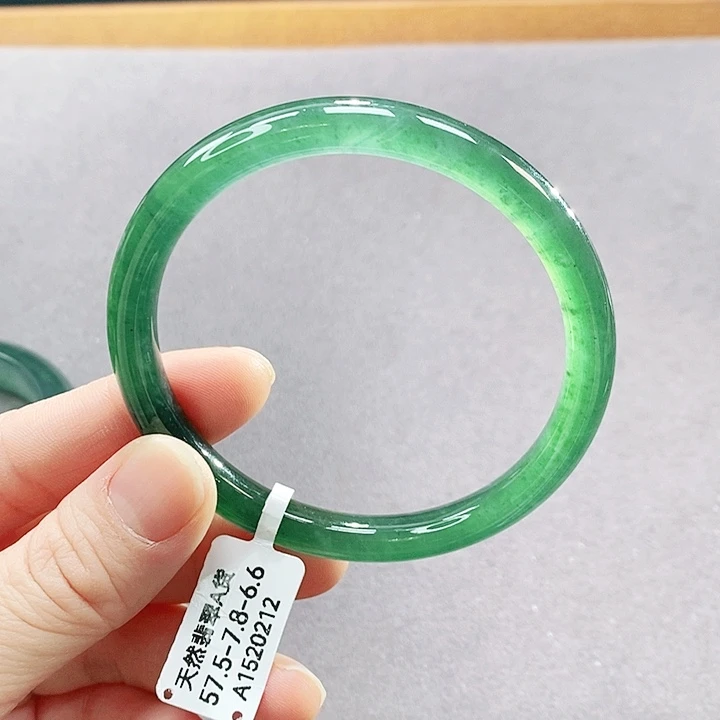 翡翠未镶嵌手镯（圆镯）