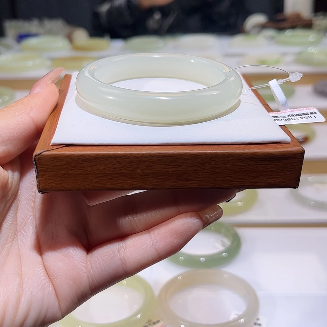 和田玉未镶嵌手镯浅晴水