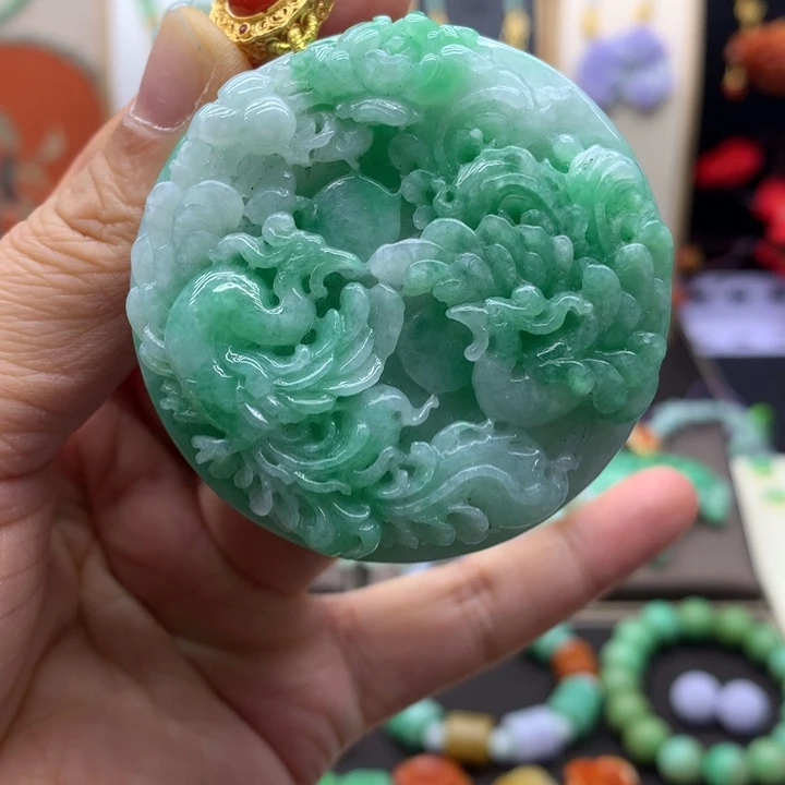 翡翠未镶嵌吊坠(赠链)