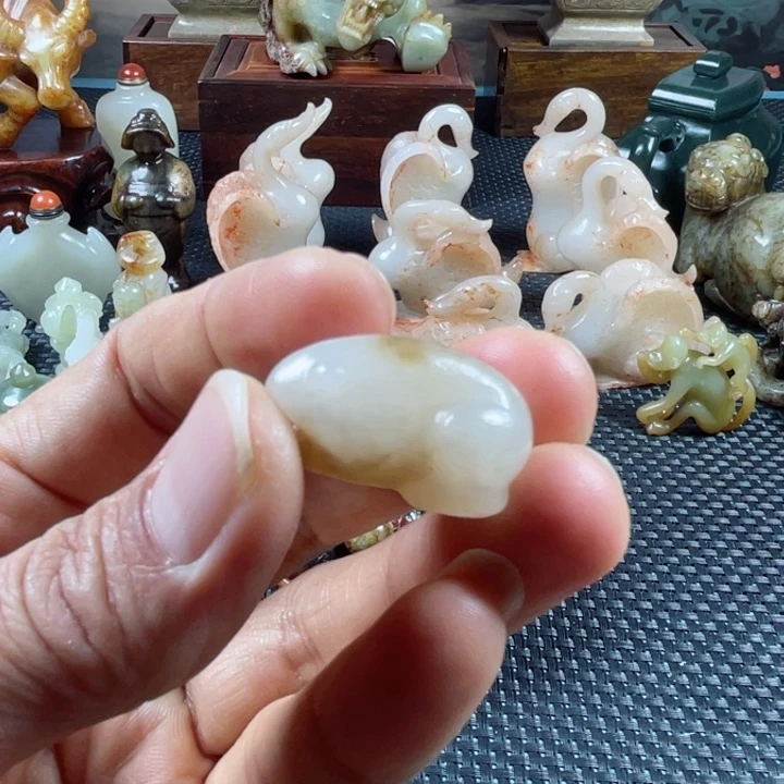 和田玉颈饰未镶嵌骑**影