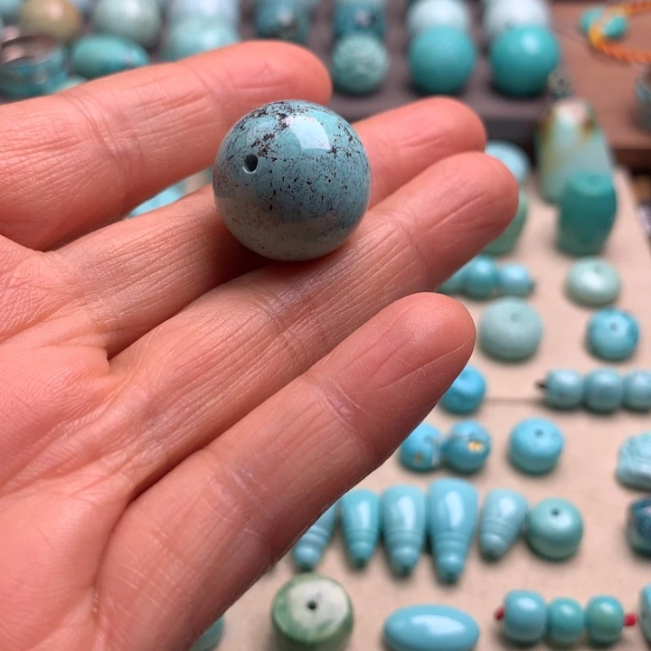 绿松石未镶嵌颈饰