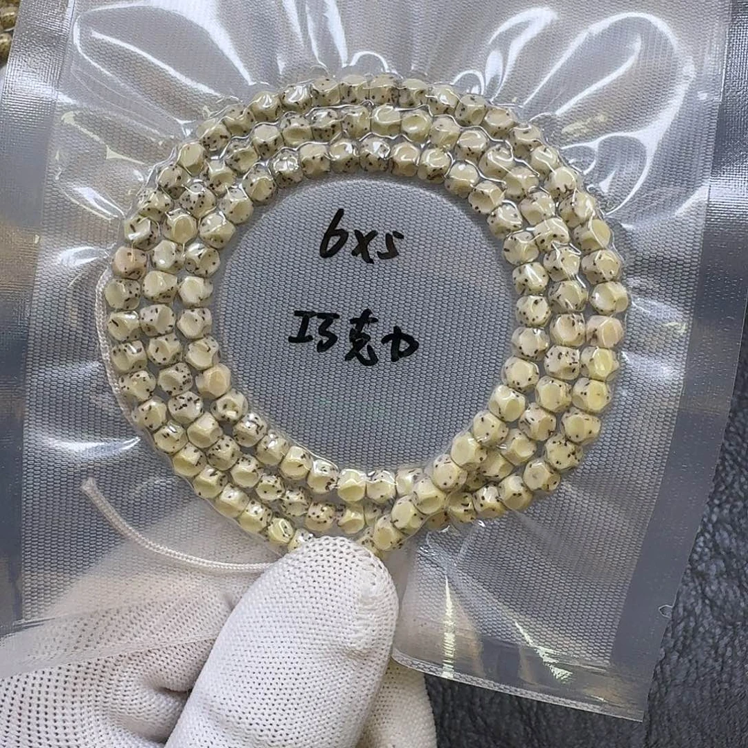 手串星月菩提6*5骨瓷白巧克力无相（轻微走色