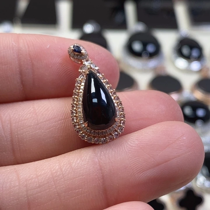 翡翠颈饰18K金镶嵌缅甸天然翡翠墨翠