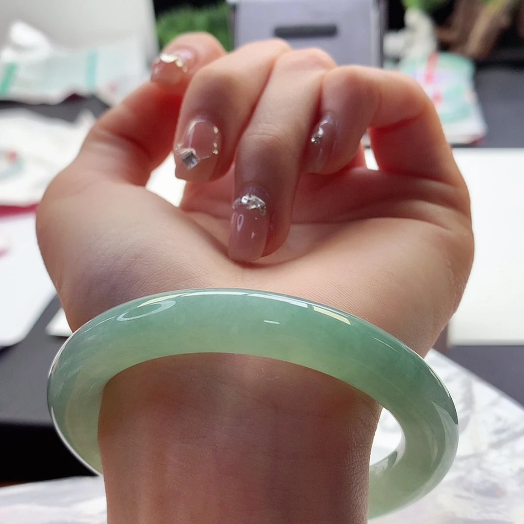 翡翠手镯未镶嵌天然翡翠56-57满色甜果绿推荐