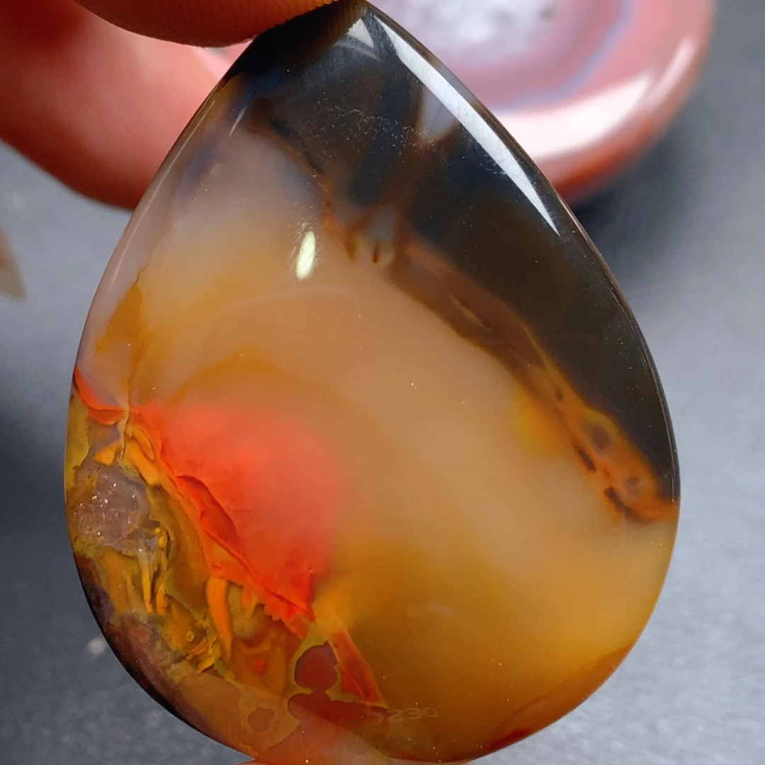未镶嵌颈饰玛瑙/玉髓孝**母