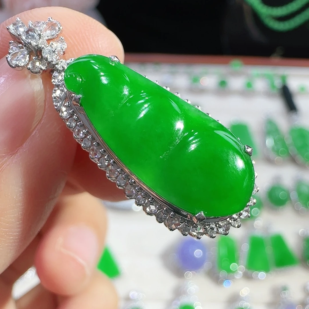 翡翠吊坠(不含链)18K金镶嵌