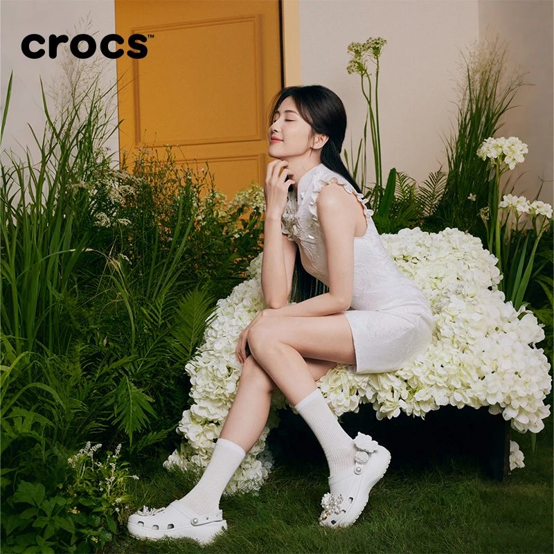 【白鹿同款】CROCS/卡骆驰经典云朵花束洞洞鞋女鞋户外时尚|211292