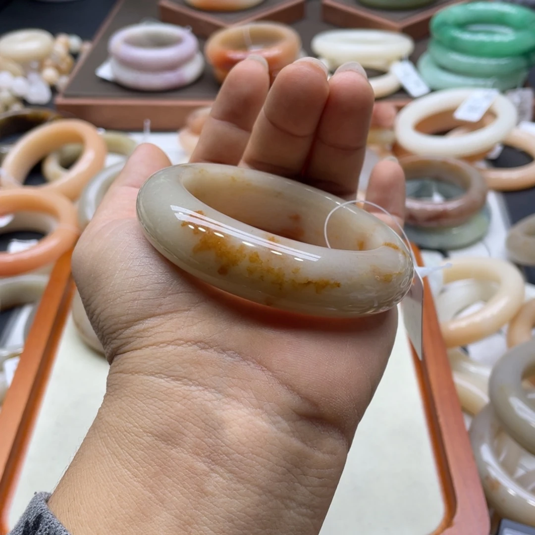 回***雪石英岩玉未镶嵌手镯