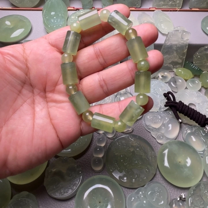 未镶嵌岫玉吊坠(赠链)
