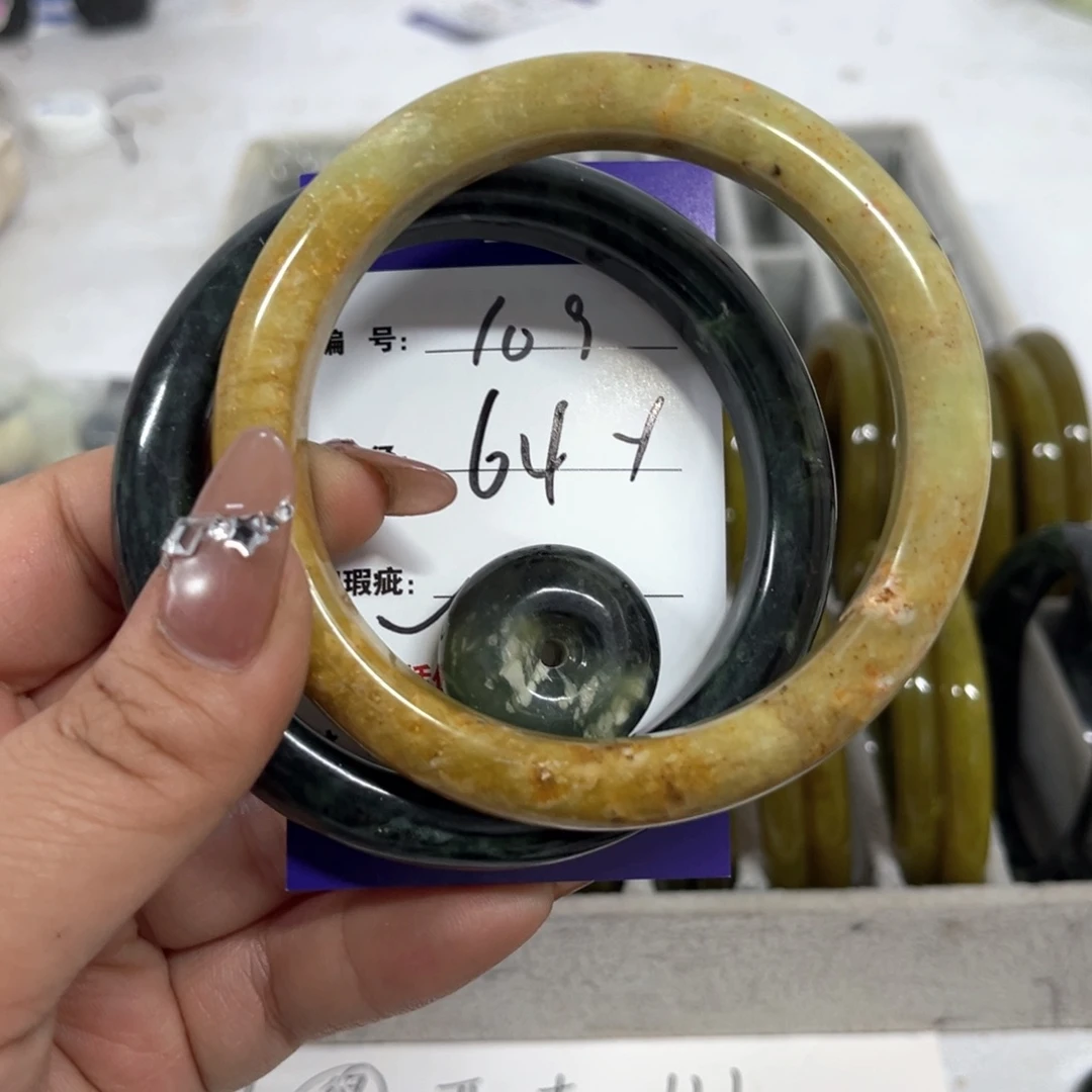 蛇纹石玉手镯未镶嵌