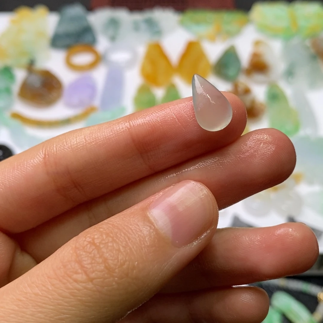 虎***妞定制翡翠未镶嵌吊坠