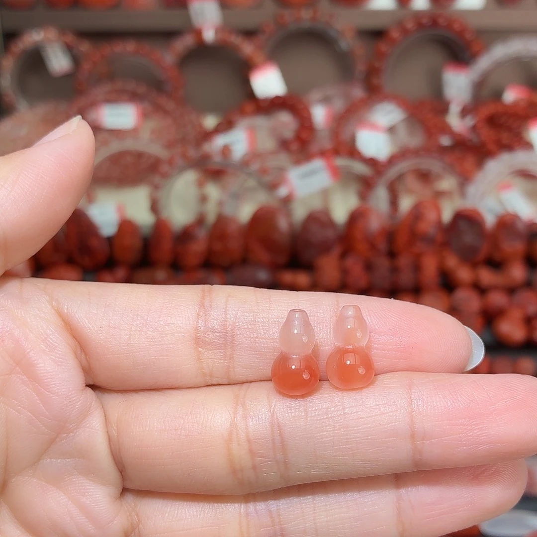 南红玛瑙未镶嵌颈饰通孔葫芦一对