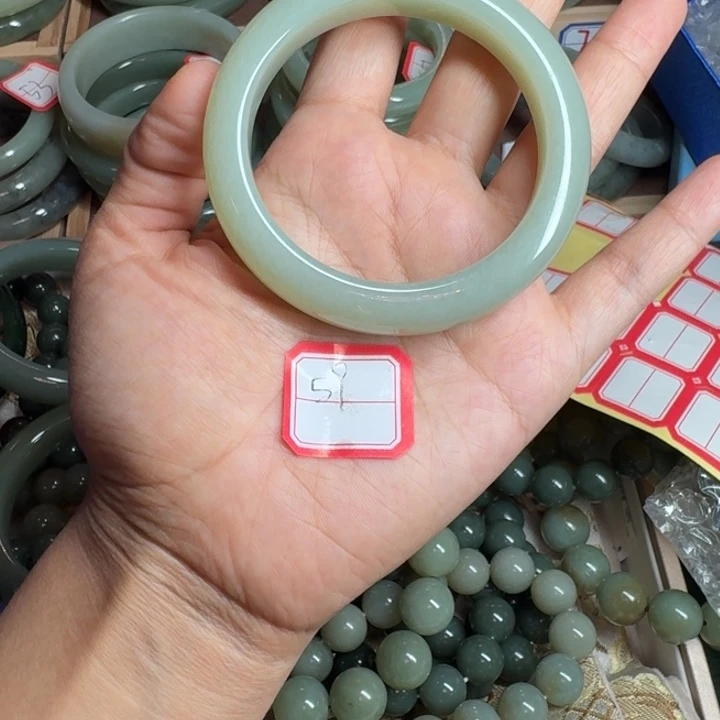 和田玉（糖玉）未镶嵌手镯