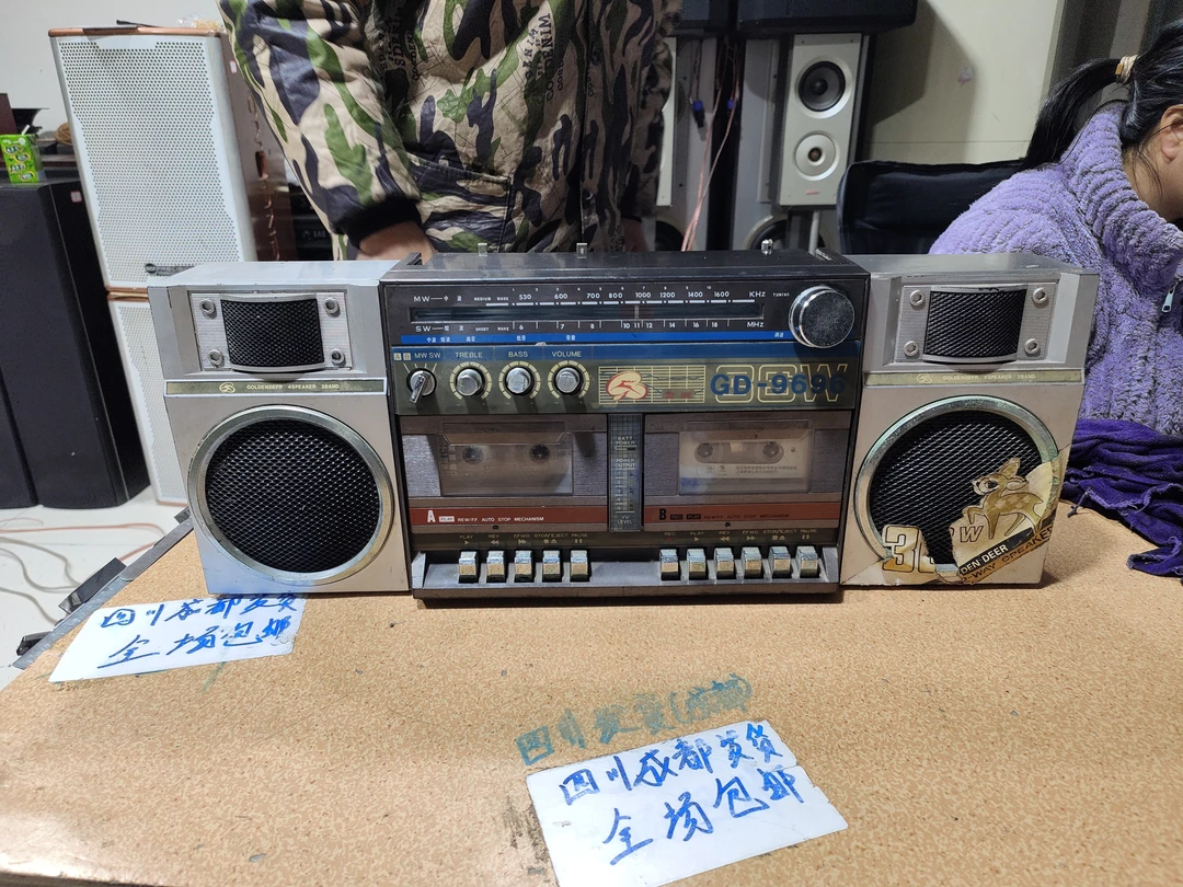 9新  二手 金鹿 收音机，成色如图（通电，摆件出，不带线材）