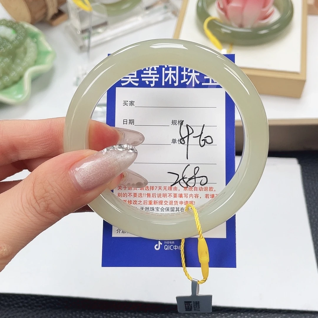 和田玉未镶嵌手镯