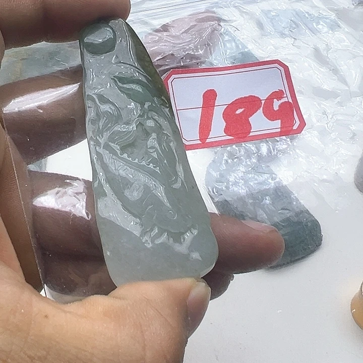 翡翠颈饰未镶嵌小**熙