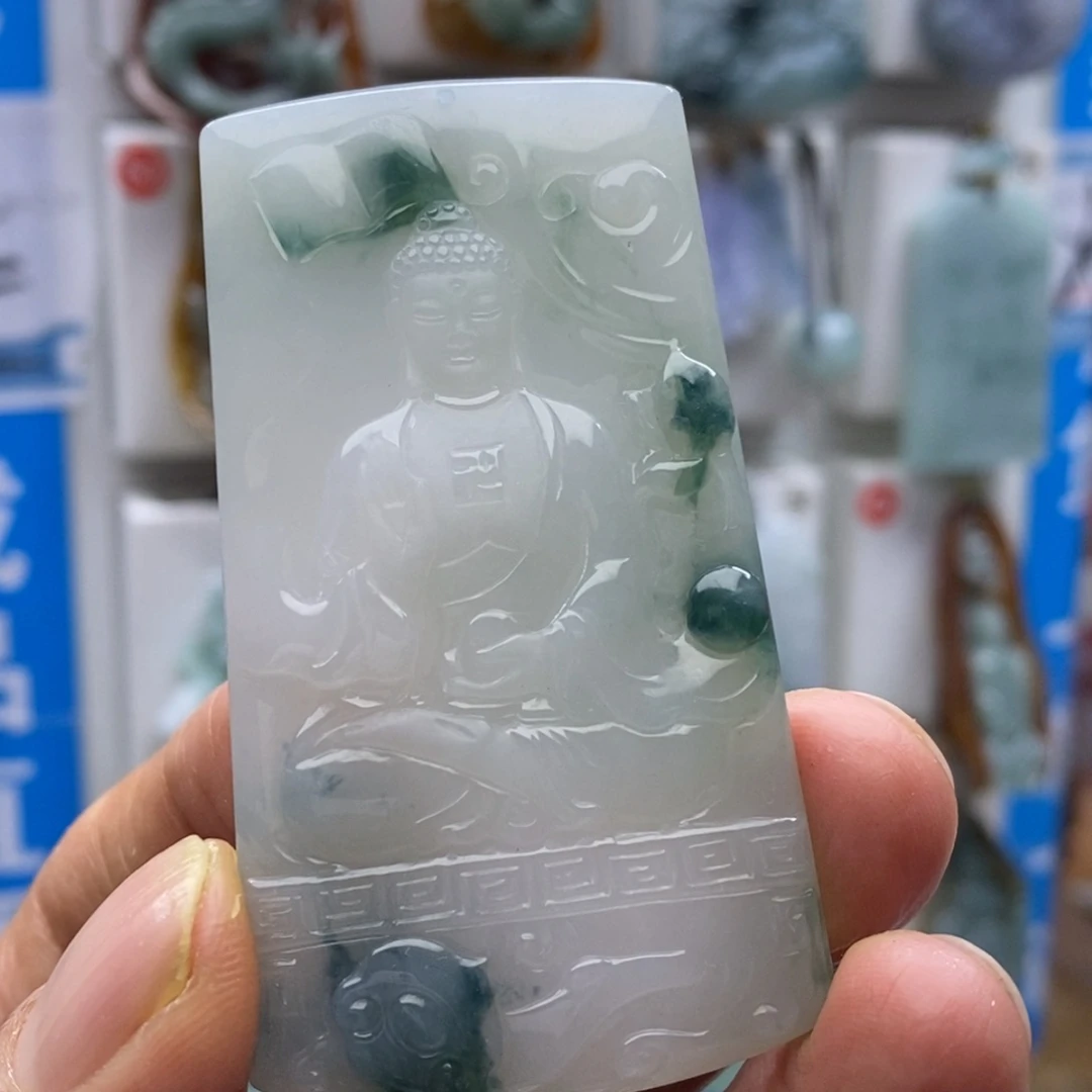 翡翠颈饰未镶嵌佛