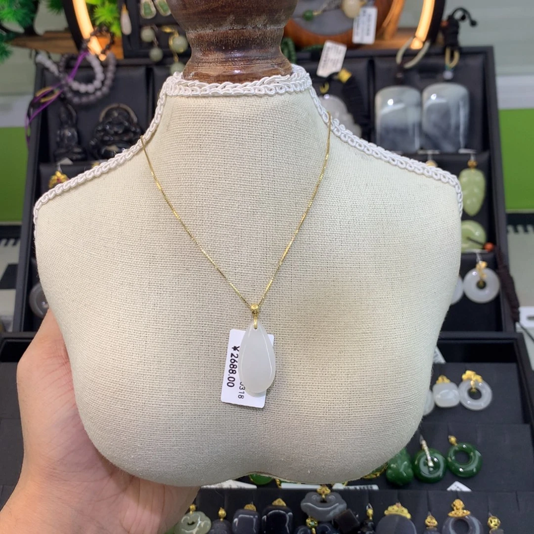 和田玉18K金镶嵌吊坠(赠链)