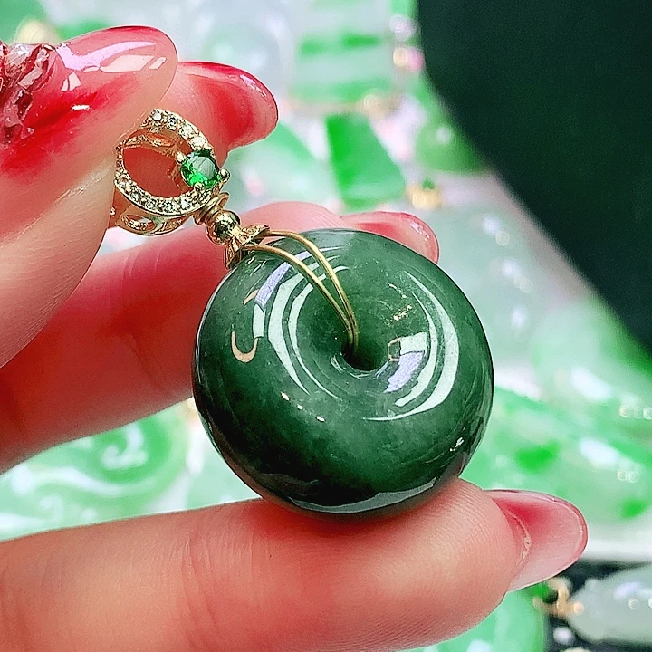 翡翠未镶嵌项圈翡翠