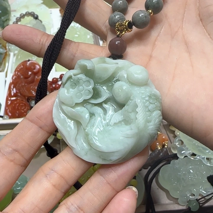 蛇纹石玉吊坠未镶嵌