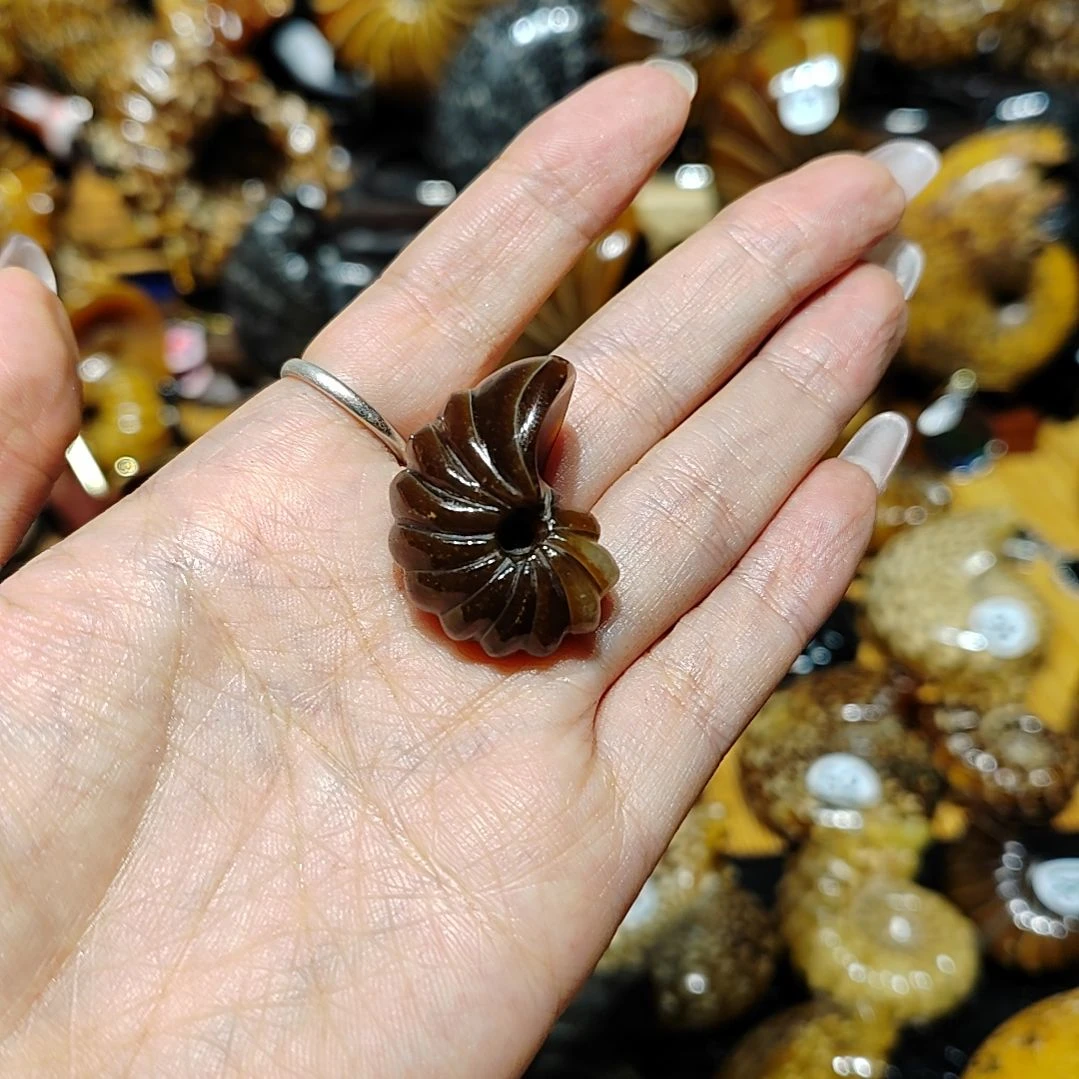 野*人玉海螺化石手把件吊坠