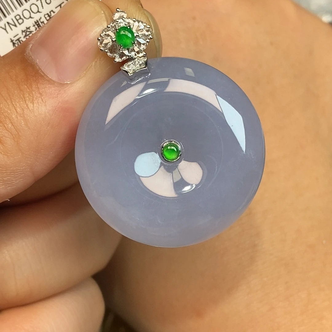 翡翠18K金镶嵌颈饰平安扣