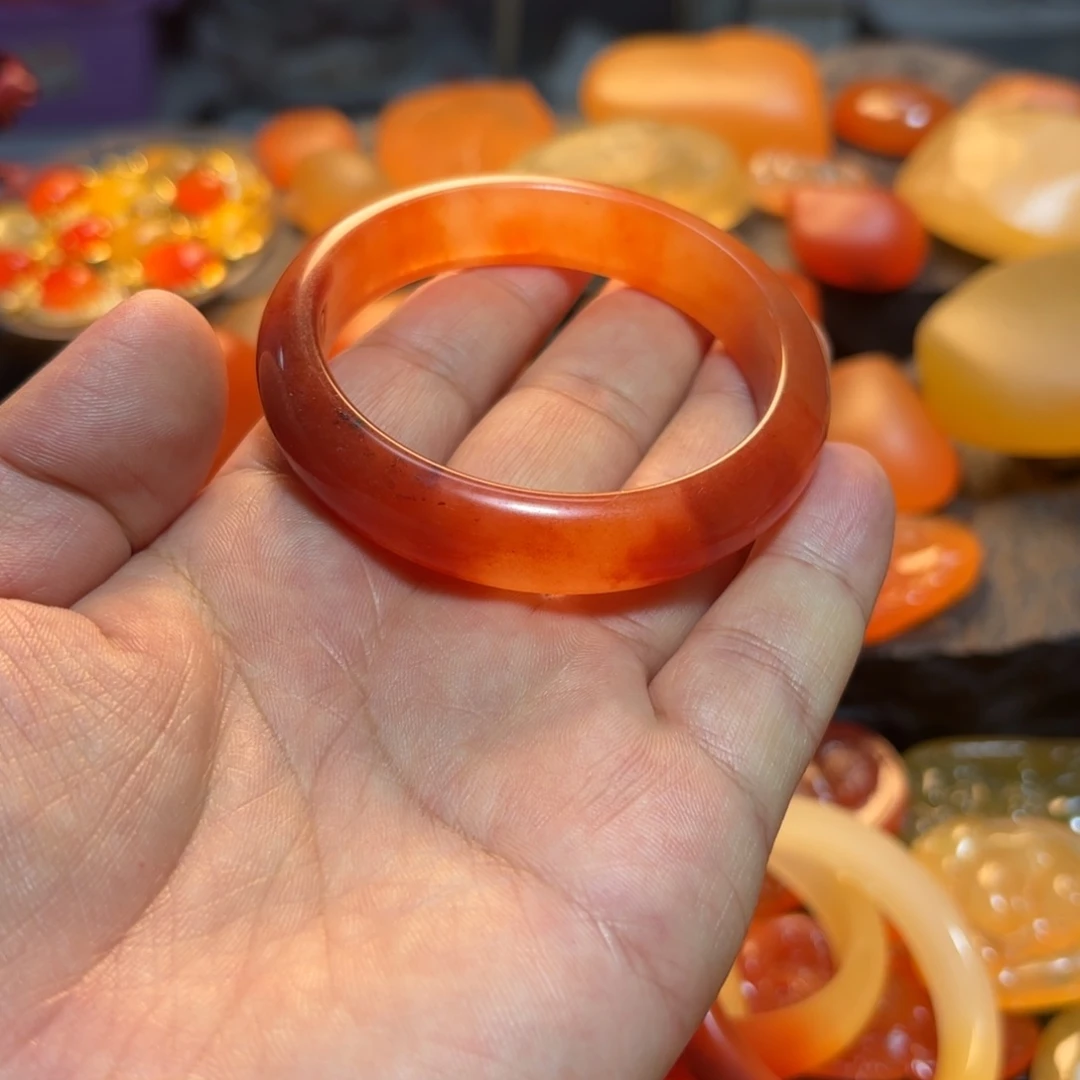 石英质玉手镯未镶嵌蝶***浓