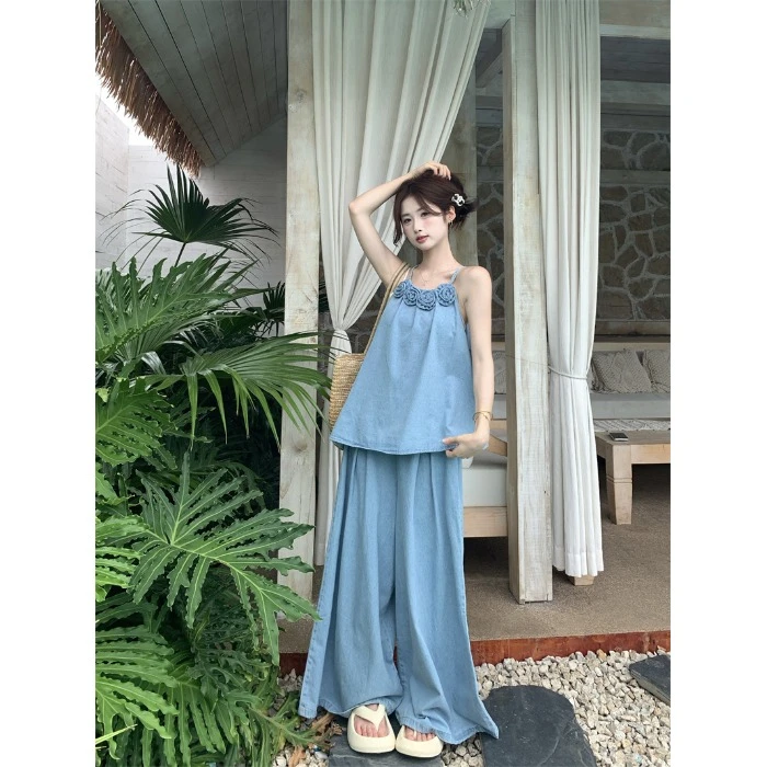 蓝色立体花朵宽松吊带背心女夏季牛仔套装设计感休闲阔腿裤两件套