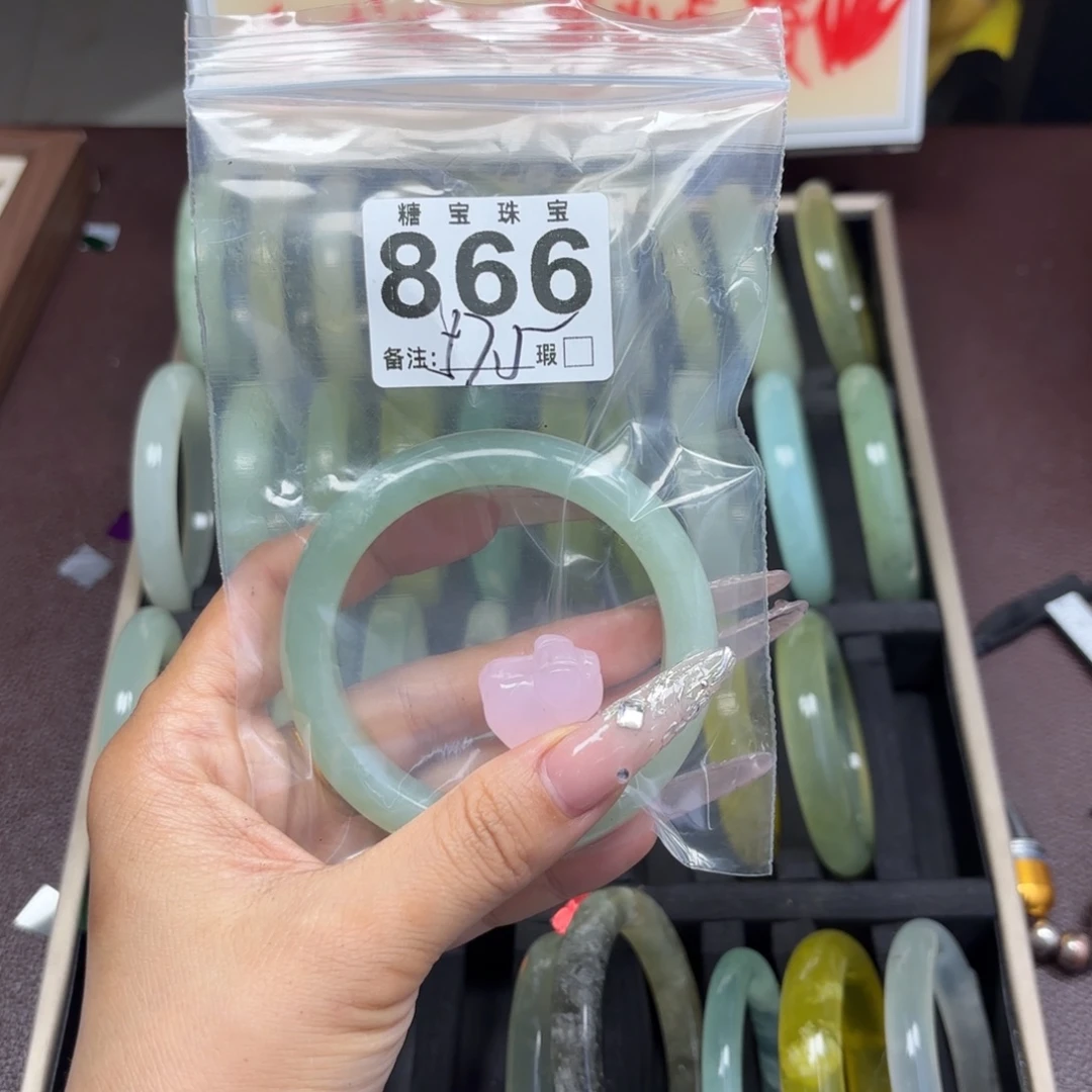 风***起岫玉未镶嵌手镯女