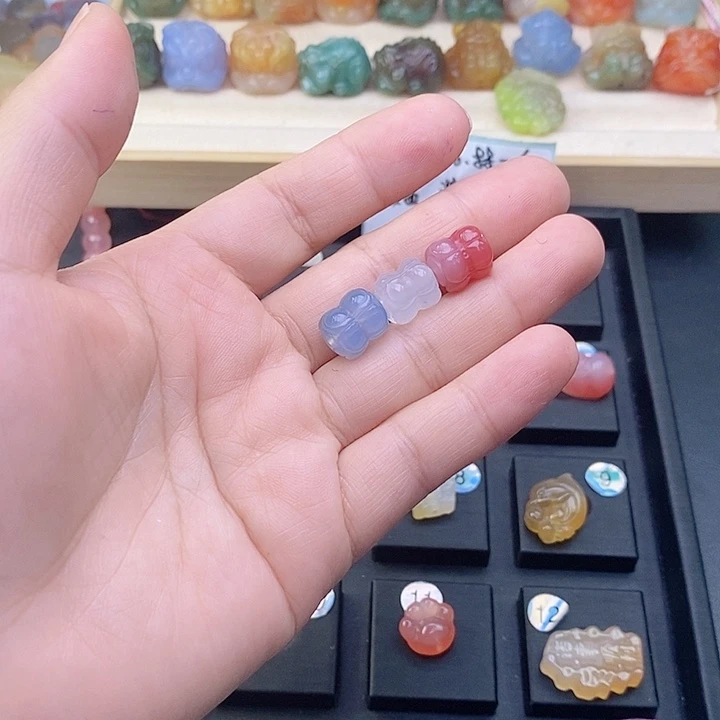 逗***猫合金车挂玛瑙/玉髓