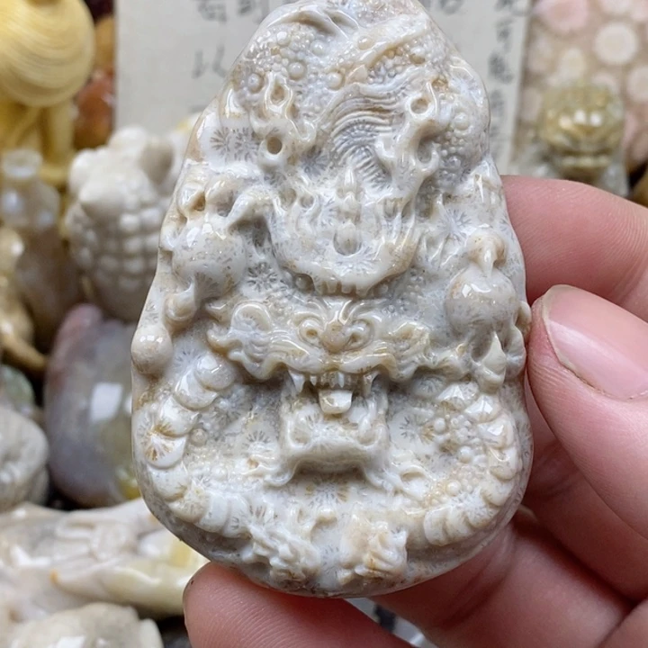 颈饰未镶嵌硅化珊瑚（珊瑚玉）