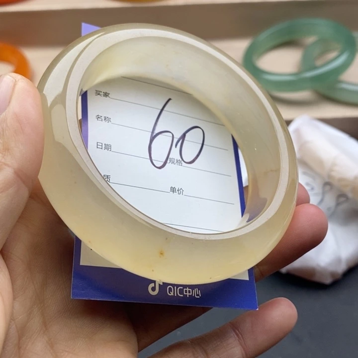 石英质玉未镶嵌手镯