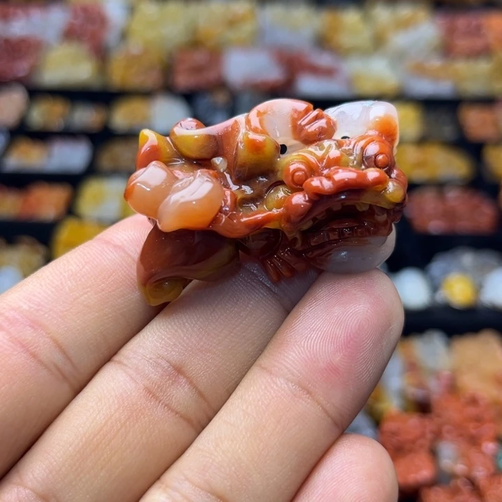 未镶嵌石英质玉（黄龙玉）颈饰
