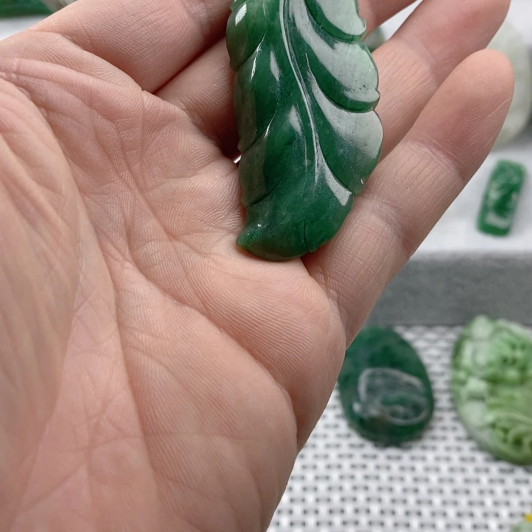 独山玉未镶嵌颈饰