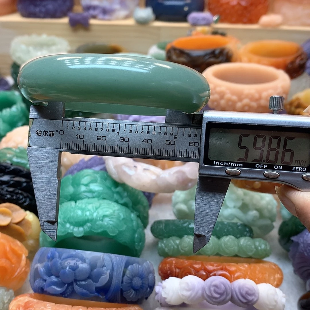 未镶嵌手镯石英质玉