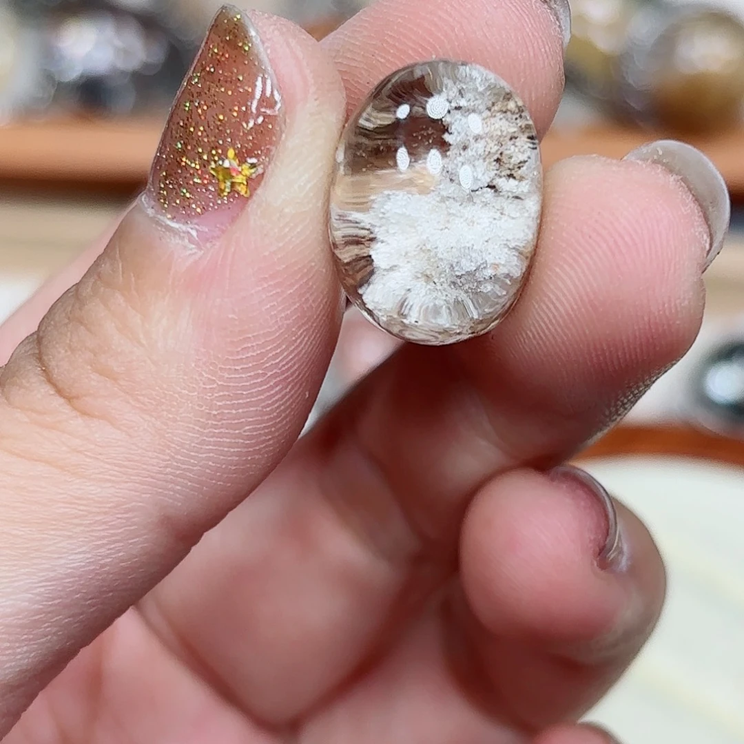 未镶嵌颈饰水晶幽灵